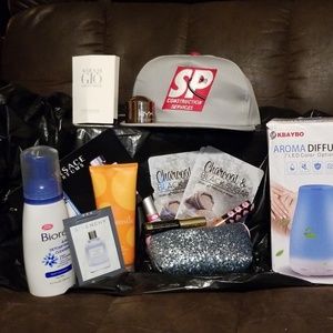 His and hers gift box with an SP Hat